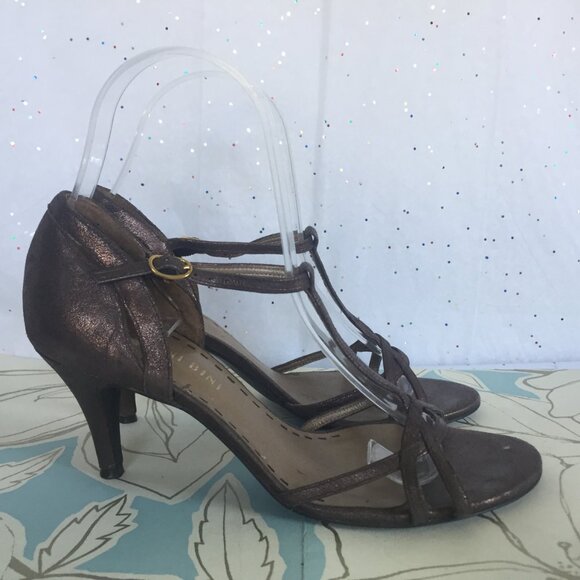 Gianni Bini Bronze Metallic Leather T strap Sandal - Size 6.5 Y2K Dressy Heels - Picture 4 of 9